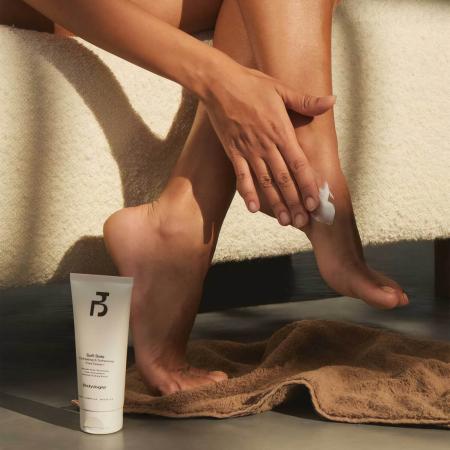 Крем для ніг — Bodyologist Soft Sole Exfoliating & Softening Foot Cream