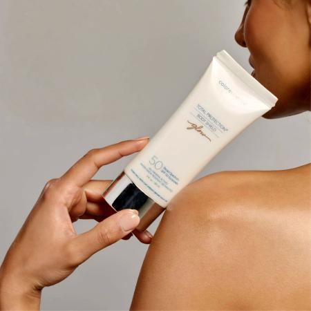 Сонцезахисний крем для тіла Colorescience Total Protection Body Shield Glow SPF 50