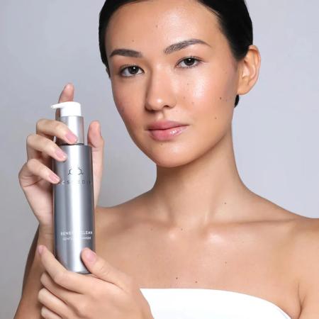 Ніжний очищаючий засіб COSMEDIX Benefit Clean