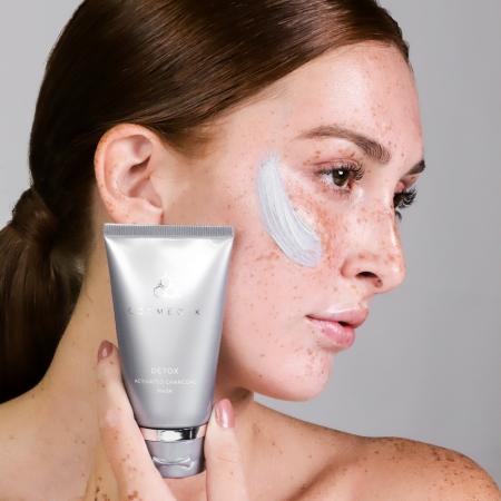 Детокс маска з активованим вугіллям COSMEDIX Detox