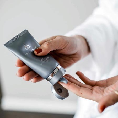 Детокс маска з активованим вугіллям COSMEDIX Detox