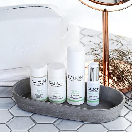 Зволожуючий крем проти недосконалостей шкіри Dalton Anti-Blemish Moisturizing Cream