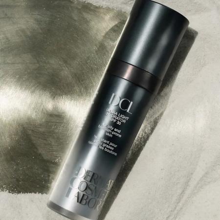 Легкий флюид для комбинированной и жирной кожи склонной к Акне DCL Ultra Light Hydrator SPF 30