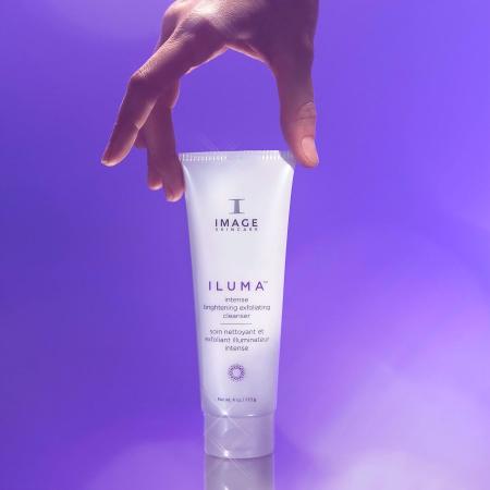 Освітлювальний клінсер-ексфоліант для сяйва шкіри — Image Skincare Iluma Intense Brightening Exfoliating Cleanser