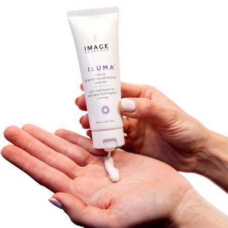 Освітлювальний клінсер-ексфоліант для сяйва шкіри — Image Skincare Iluma Intense Brightening Exfoliating Cleanser