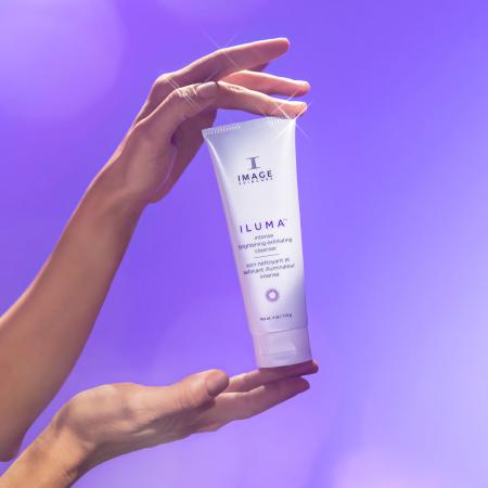 Освітлювальний клінсер-ексфоліант для сяйва шкіри — Image Skincare Iluma Intense Brightening Exfoliating Cleanser