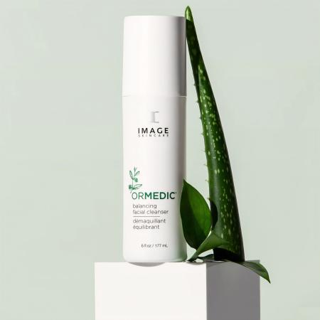 Очищувальний гель з алое Image Skincare Ormedic Balancing Facial Cleancer