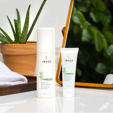 Очищувальний гель з алое Image Skincare Ormedic Balancing Facial Cleancer