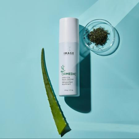 Очищувальний гель з алое Image Skincare Ormedic Balancing Facial Cleancer