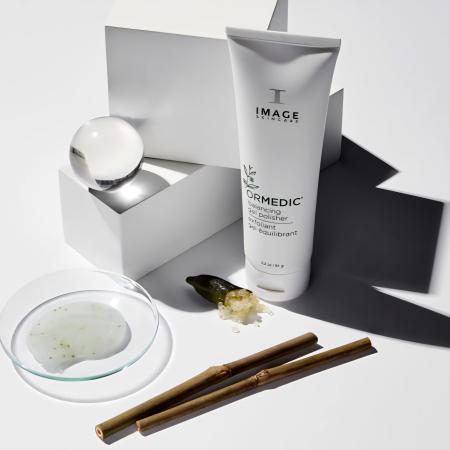 Балансуючий гель-скраб для обличчя з алое — Image Skincare Ormedic Balancing Gel Polisher