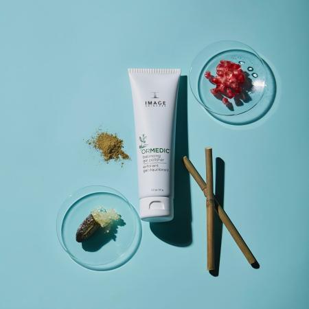 Балансуючий гель-скраб для обличчя з алое — Image Skincare Ormedic Balancing Gel Polisher