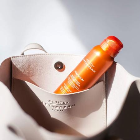 Захисний спрей (розпилення у вигляді димки ) *** Institut Esthederm Adaptasun Protective Silky Body Mist Strong Sun