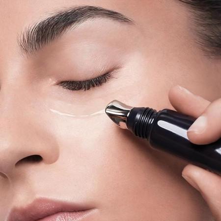 Сироватка для зони навколо очей на основі гіалуронової кислоти Institut Esthederm Intensive Hyaluronic Eye Contour