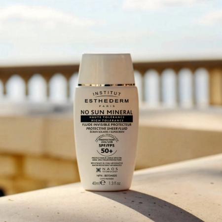 Ультралегкий флюїд для обличчя з тоном Institut Esthederm No Sun Mineral High Tolerance Protective Sheer Fluid SPF50+