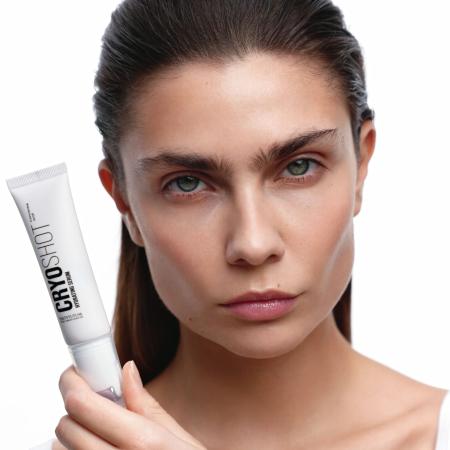 Зволожувальна сироватка для обличчя з ефектом кріо INSTYTUTUM Cryoshot Hydrating Serum