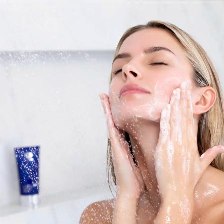 Гранульований гель-скраб для обличчя iS Clinical Cleansing Complex Polish