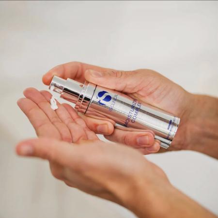 Зволожуючий крем для обличчя Is Clinical Moisturizing Complex