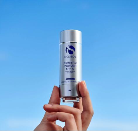 Солнцезащитная пудра с ультрамягкой щеточкой Is Clinical PerfecTint Powder SPF 40 