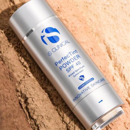 Солнцезащитная пудра с ультрамягкой щеточкой Is Clinical PerfecTint Powder SPF 40 