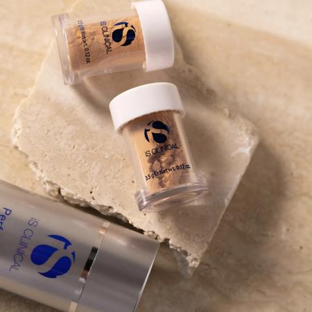 Солнцезащитная пудра с ультрамягкой щеточкой Is Clinical PerfecTint Powder SPF 40 