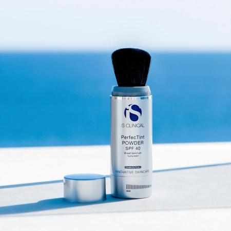 Солнцезащитная пудра с ультрамягкой щеточкой Is Clinical PerfecTint Powder SPF 40 