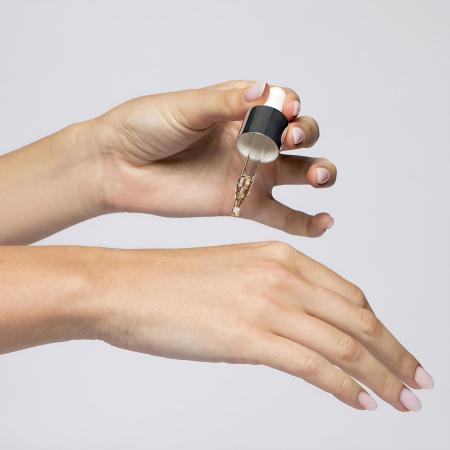 Відновлювальна сиворотка Is Clinical Poly-Vitamin Serum