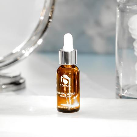 Відновлююча сироватка для проблемної та чутливої шкіри Is Clinical Pro-Heal Serum Advance+