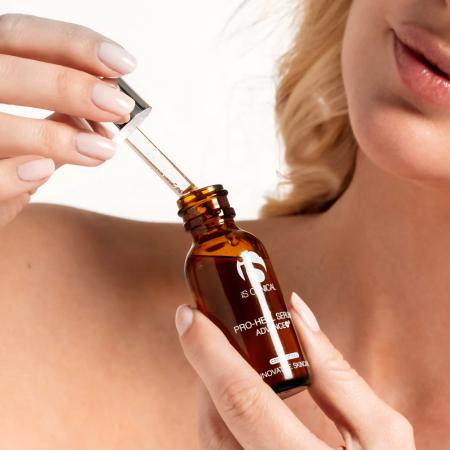 Відновлююча сироватка для проблемної та чутливої шкіри Is Clinical Pro-Heal Serum Advance+