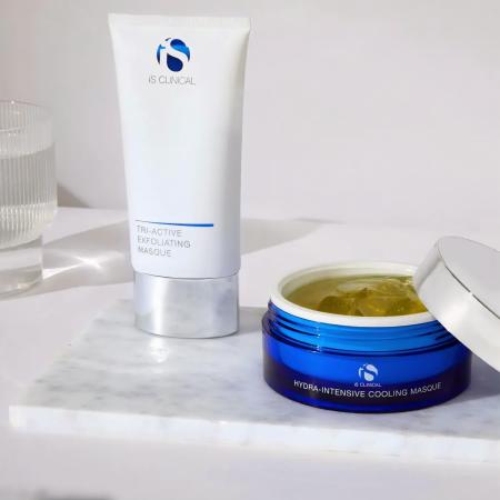 Набор для лица бархатная кожа Is Clinical Smooth & Soothe Clinical Facial
