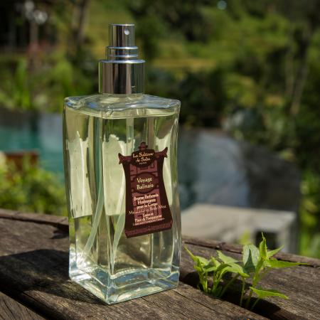 Вода для тіла Балі Лотус та Франжипані La Sultane De Saba Moisturizing Body Mist Lotus and Frangipani Flowers Journey to Bali