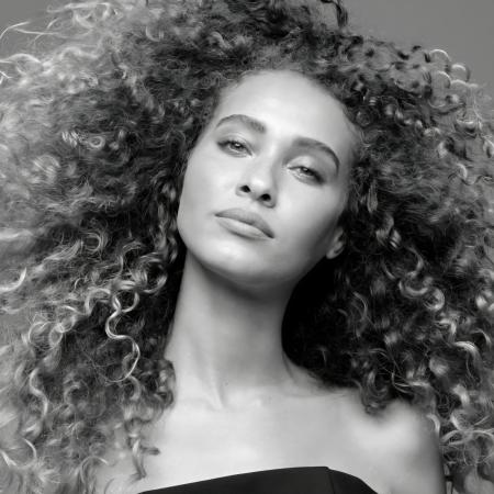 Моделюючий флюїд сильної фіксації для укладання волосся Curl Shape Medavita Idol Curly Model Up Fluid