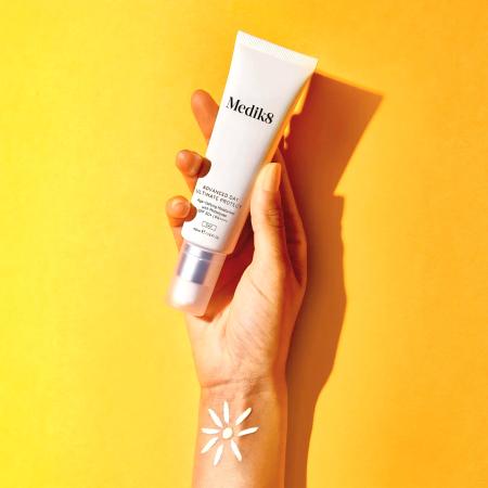 Антивіковий зволожувальний сонцезахисний крем із фотоліазою, SPF 50+ і PA++++ Medik8 ADVANCED DAY ULTIMATE PROTECT