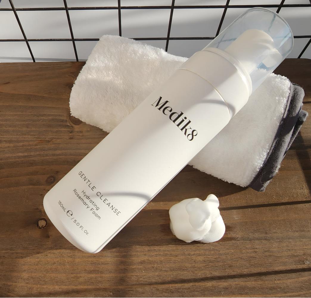 Medik8 Gentle Cleanse - Ніжне пінне вмивання для шкіри