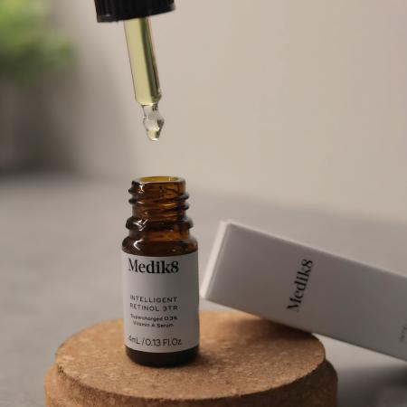 Інтенсивна сироватка з вітаміном А Medik8 INTELLIGENT RETINOL