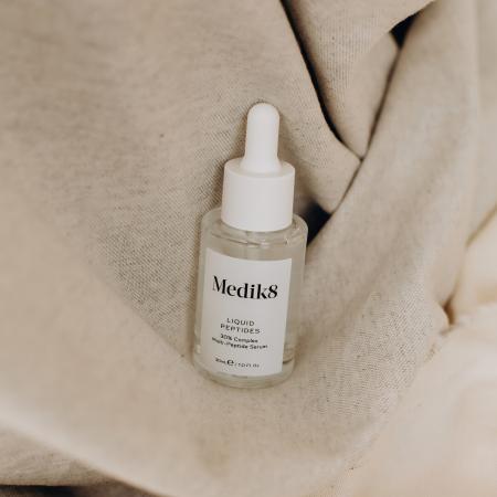 Зволожувальна сироватка з пептидами Medik8 Liquid Peptides