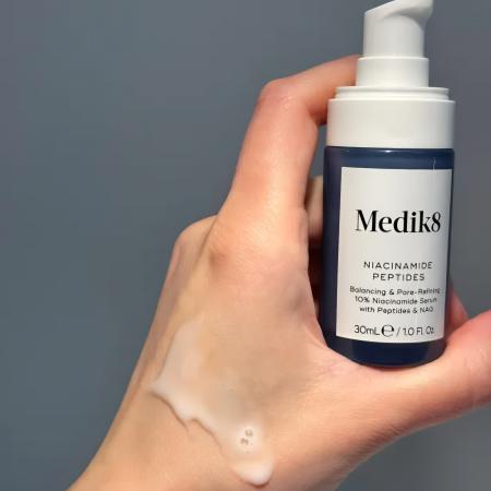 Пептидна сироватка з 10% ніацинаміду Medik8 Niacinamide Peptides