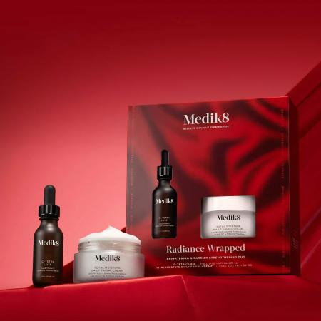 Лімітований набір для сяючої шкіри Medik8 Radiance Wrapped Kit