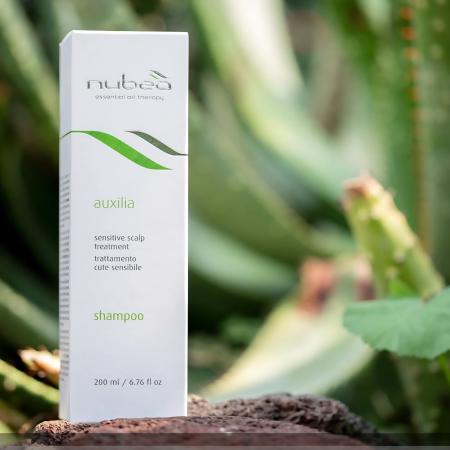 Шампунь для чувствительной кожи головы Nubea Auxilia Sensitive Scalp Shampoo