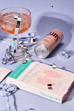 Освіжаюча маска для рук з екстрактом троянди Patchology Rosé Fingers Renewing Hand Mask