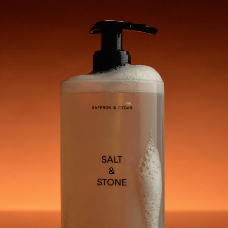 Антиоксидантний гель для душу з ароматом шафрану і кедра Salt&Stone Body Wash Saffron & Cedar