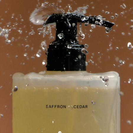 Антиоксидантний гель для душу з ароматом шафрану і кедра Salt&Stone Body Wash Saffron & Cedar