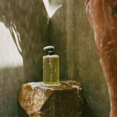 Гель для душа Salt&Stone с ароматом сандалового дерева и ветивера